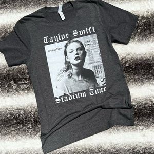 Taylor Swift Reputation Stadium Tour Tee, Gray Women’s Size Small